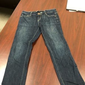 Size 4 skinny mid rise Vera Wang jeans